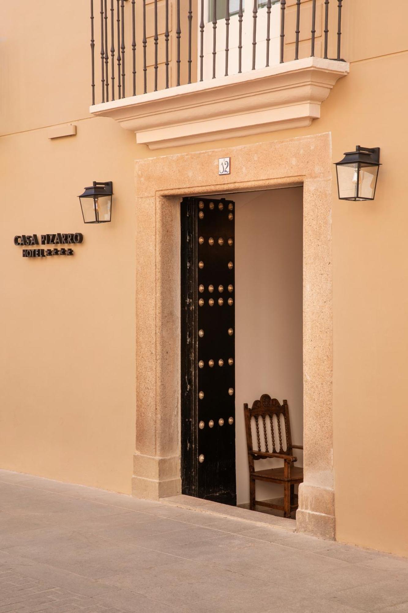 Casa Pizarro Hotel Caces Extérieur photo