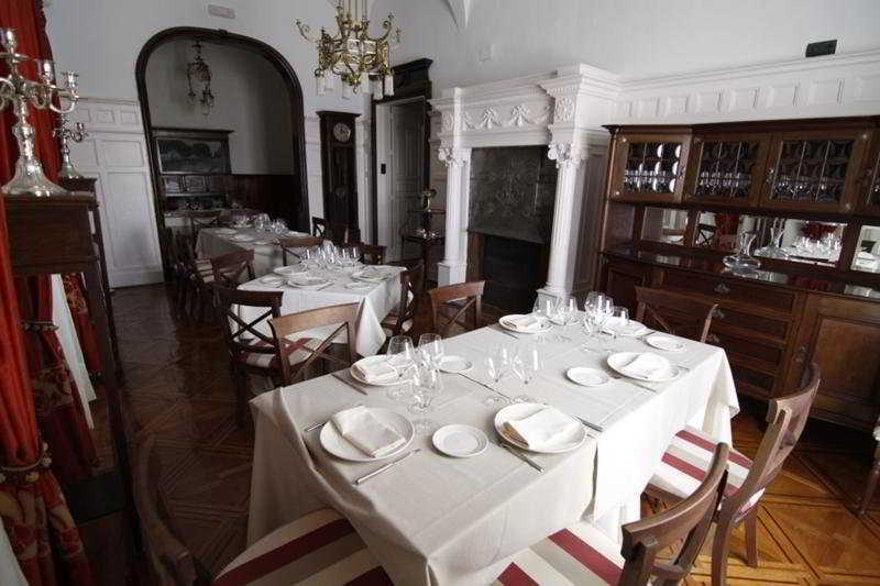 Casa Pizarro Hotel Caces Restaurant photo